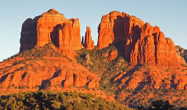 Cathedral Rock in late afternoon sun (IMG_1721a)