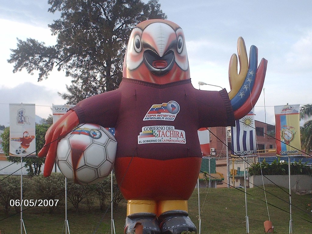 Monumento Circular Papá Guaki, mascota oficial de la Copa América Venezuela 2007 | Flickr