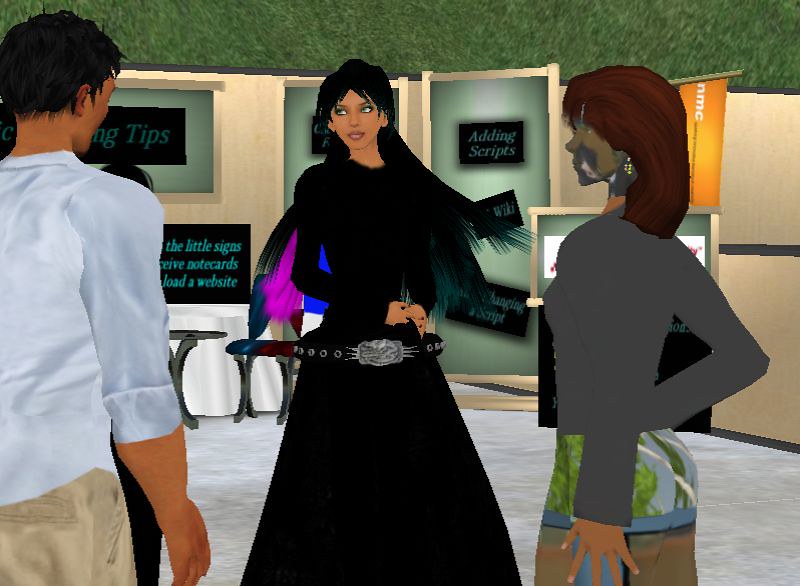Lyr Lobo Chats with Visitors