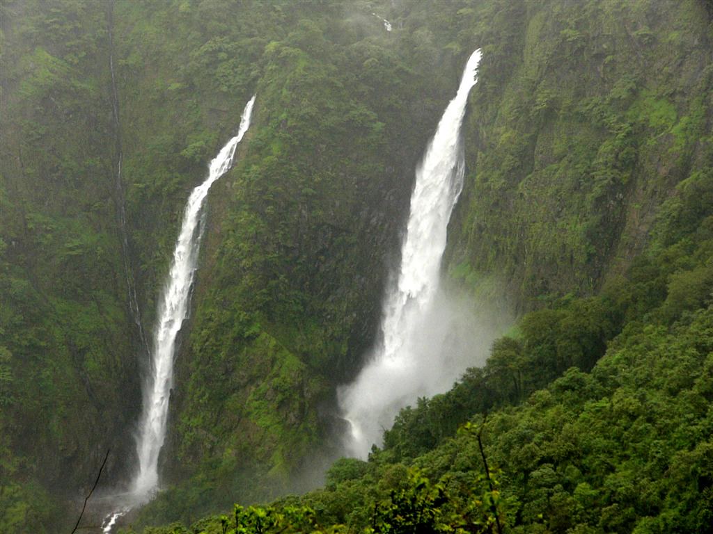 Sakla-Vajra waterfalls