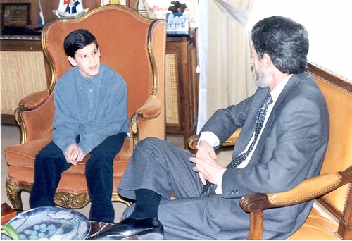 Aitor (12 años) con Humberto Cirarda, Alcalde de Getxo, en 1999, cuando le presentamos www.getxoweb.com el 20-3-99