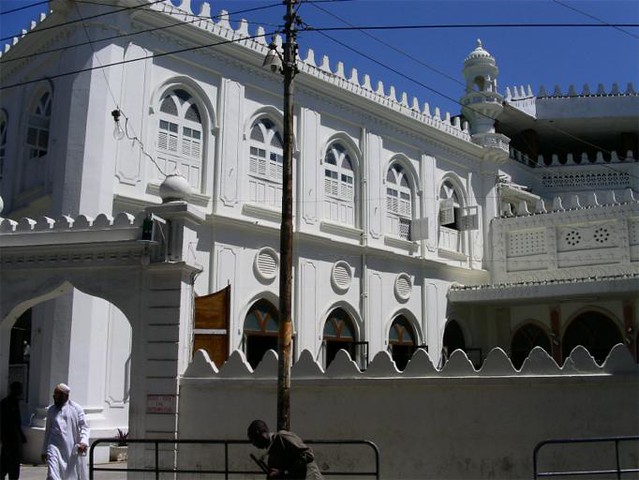dawoodi bohra mosque in dar us salam.jpg
