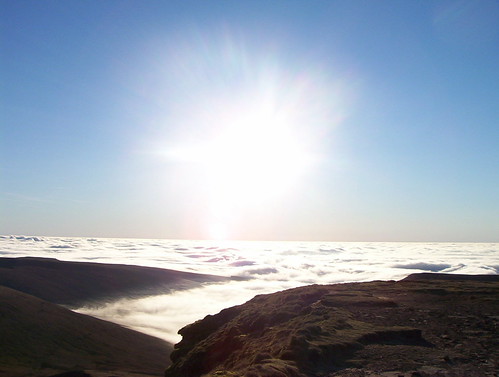 Cloud inversion from Pen y Fan | The sun seemed really close… | Flickr