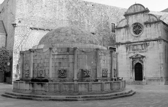 Onofrio's big fountain and the Church of St. Savior