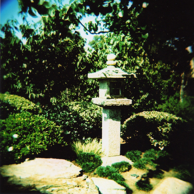 2006.09.03 - san diego - pagoda 2 holga