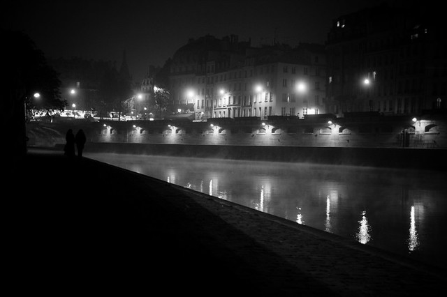 Night Pier (01) - 06Nov06, Paris (France)