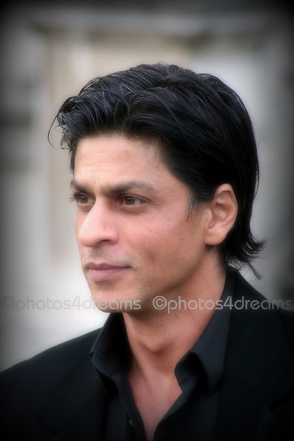 charismatic SRK @ the CHAK DE INDIA premiere in London 08/09/07