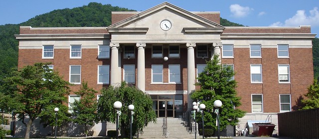 Courthouse Pineville, KY2