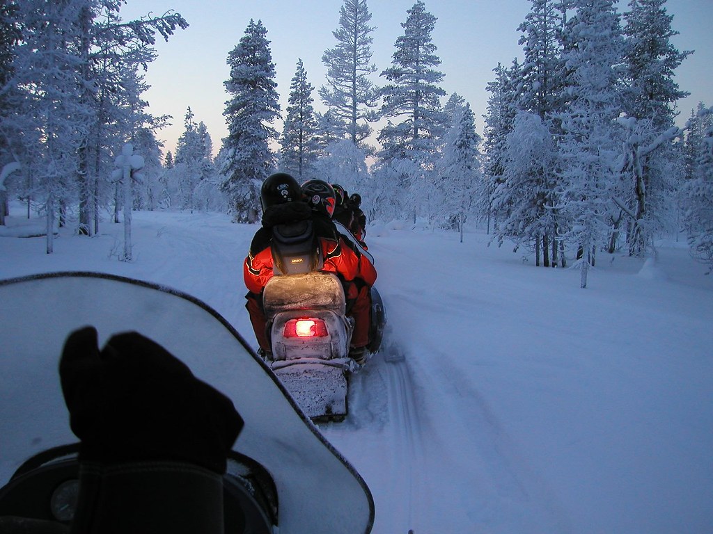 Snowmobiles - Driving a snowmobile in Saariselkä, Lapland, F… - Flickr