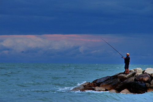 Misano Adriático: Fishing in the evening by Lucio José Martínez González, Map it: <a href="http://www.robogeo.com/Flickr2Map/">Google Earth</a> | <a href="http://www.robogeo.