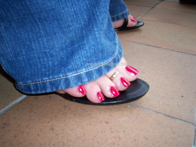 indian girl feet - www.lovepakifeet.blogspot.com