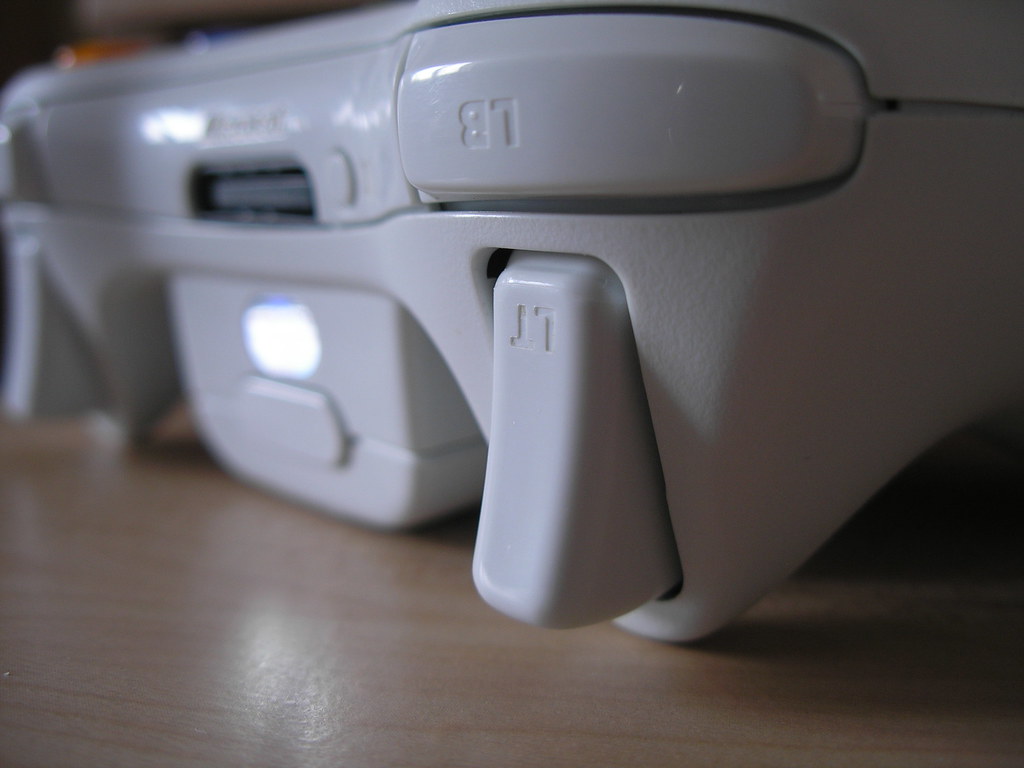 Xbox 360 controller LB + LT | Chris Phillips |