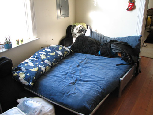 futon photo taken for couchsurfing.com