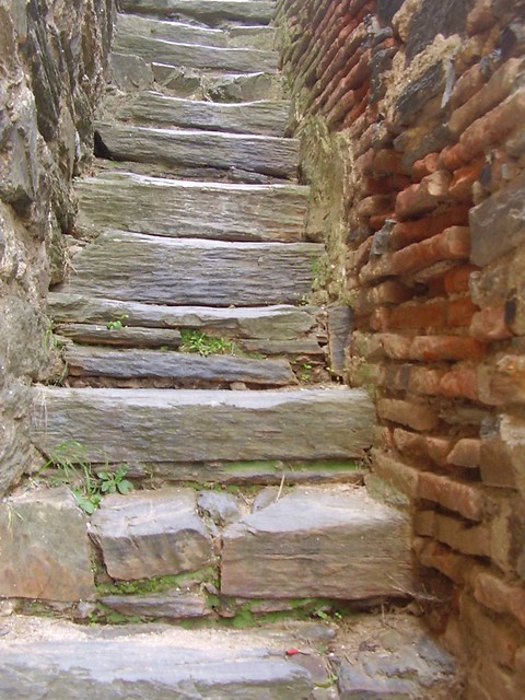 Escada estreita