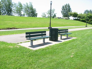 Canal Lachine - Bancs & poubelle - Bench & Trashcan | Flickr