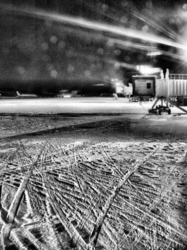 blackandwhite bw snow canada night landscape photo airport gate edmonton outdoor 2006 alberta lensflare clarify edmontoninternationalairport edmontoninternational