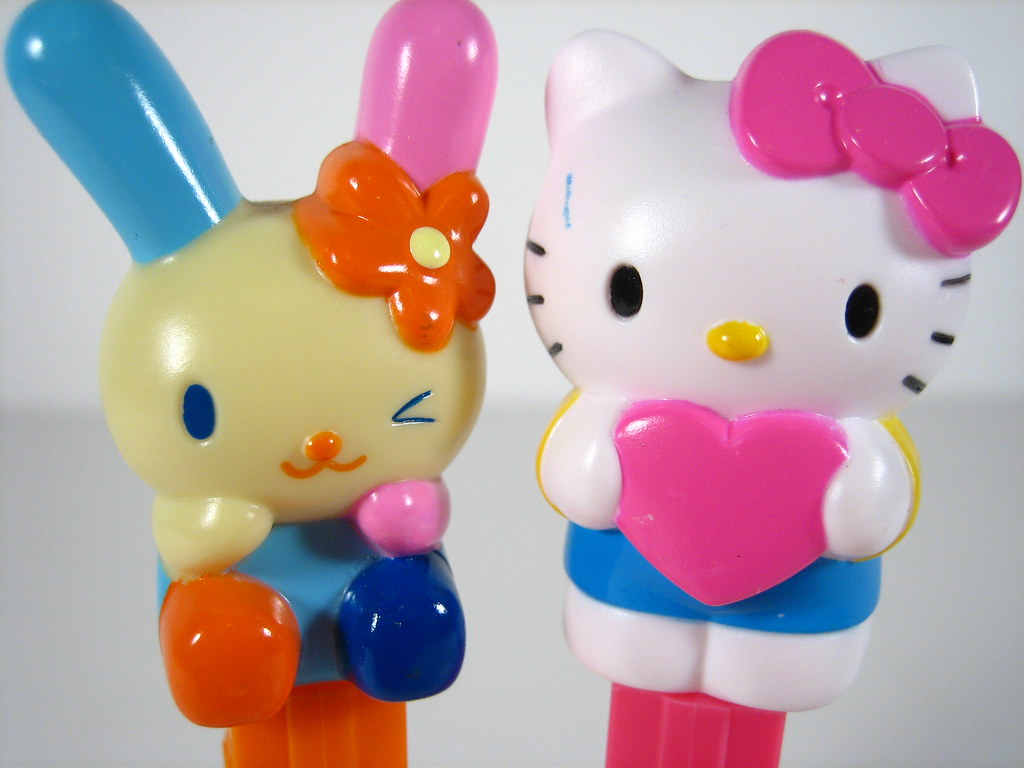 Winking Usahana & Heart Kitty | New Hello Kitty PEZ from Jap… | Flickr