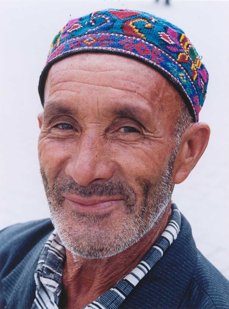 Старый таджикский. Человек в тюбетейке. Узбек в тюбетейке. Таджик в тюбетейке. Парень в тюбетейке.