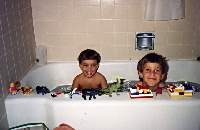 Adem & Deniz in bathtub, Wayne 1995