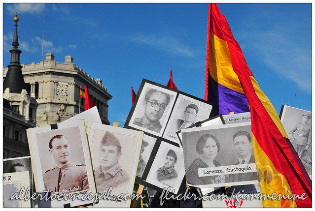 Marcha de apoyo a Baltasar Garzón y en homenaje a las víctimas del franquismo. Madrid, España.