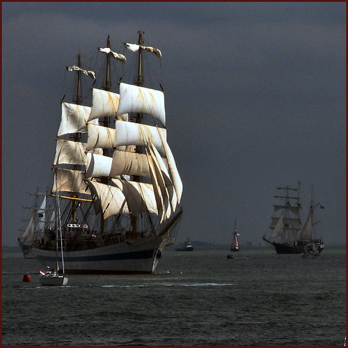 S = sailship by Didi van Frits