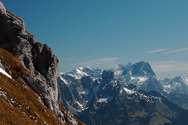d0706029 | Dachstein (2995 m), davor die Bischofsmütze (2458 m) - Blick von der Edelweißscharte. Tennengebirge, 23.09.2007