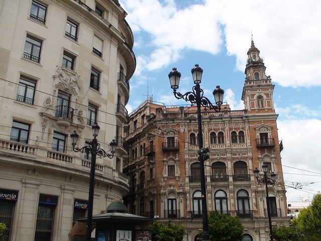Edificios en el centro de Sevilla, España