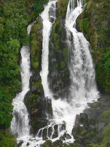 newzealand waterfall hawkesbay curiouskiwi imagekind brendaanderson waipungafalls utata:project=v3test3 curiouskiwi:posted=2007