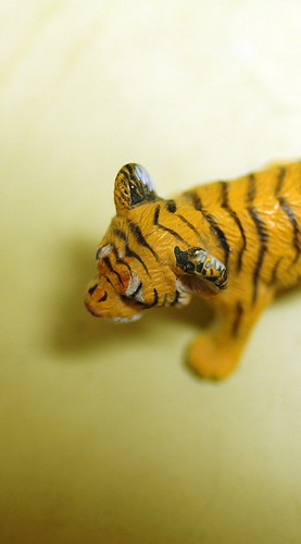 orange macro toy tiger plastic phuzzy396 vivitarlens