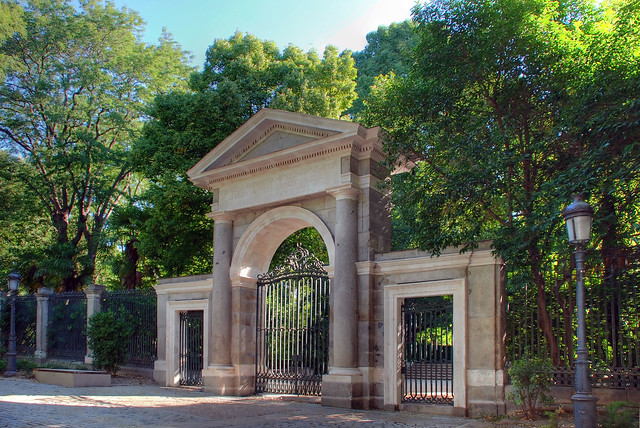 Madrid. Puerta Real (Jardín Botánico).