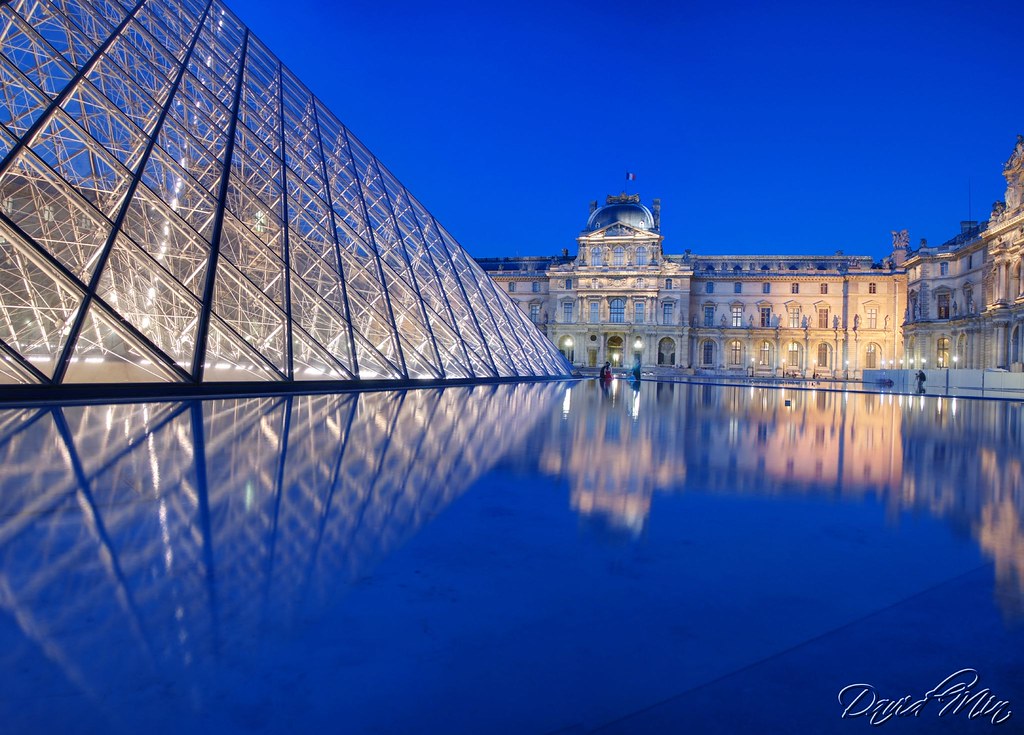 Paris, Louvre Pyramid @ Blue Hour by GlobeTrotter 2000