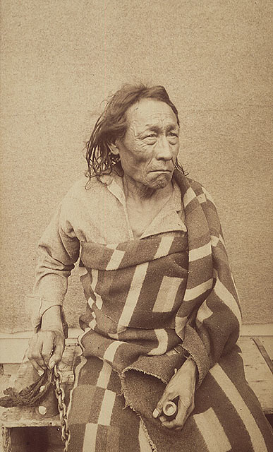 Cree chief Mistahimaskwa, who was involved in the North West Resistance, in leg irons, Regina, Saskatchewan, 1885 / Le chef cri Mistahimaskwa, fers aux pieds, qui a participé à la Résistance du Nord-Ouest, Regina Saskatchewan, 1885