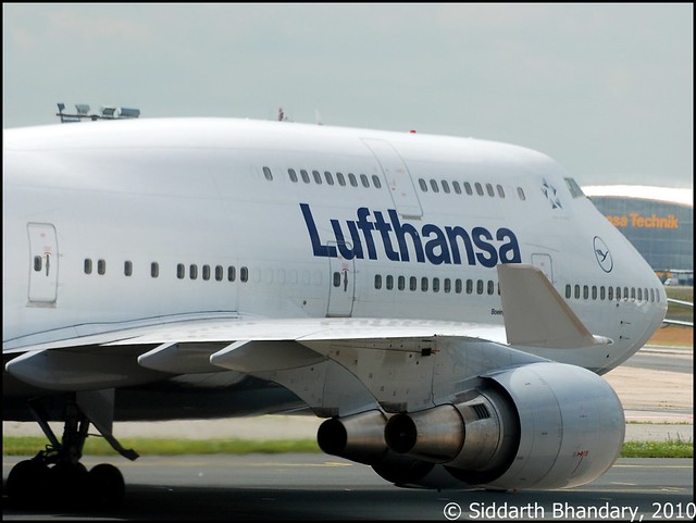 Lufthansa Boeing 747 starting engines
