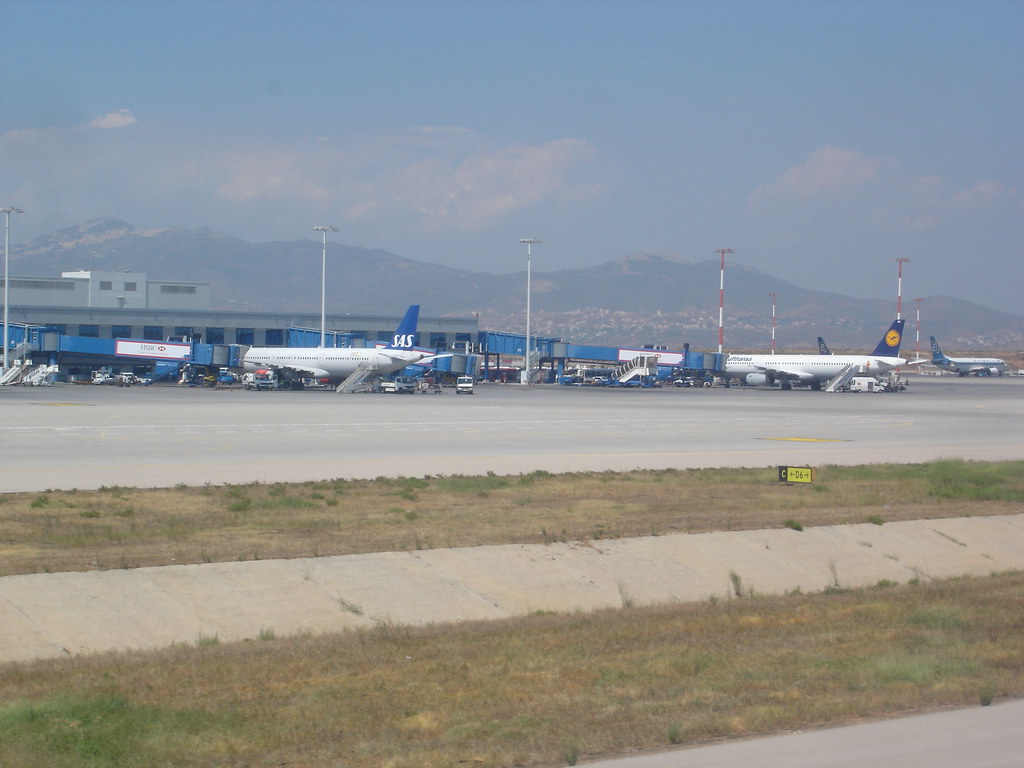 200709037 Athens airport with Lufthansa and SAS airplane
