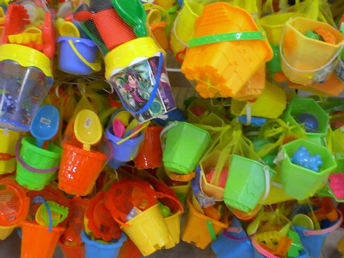 buckets and spades | by pingpong222