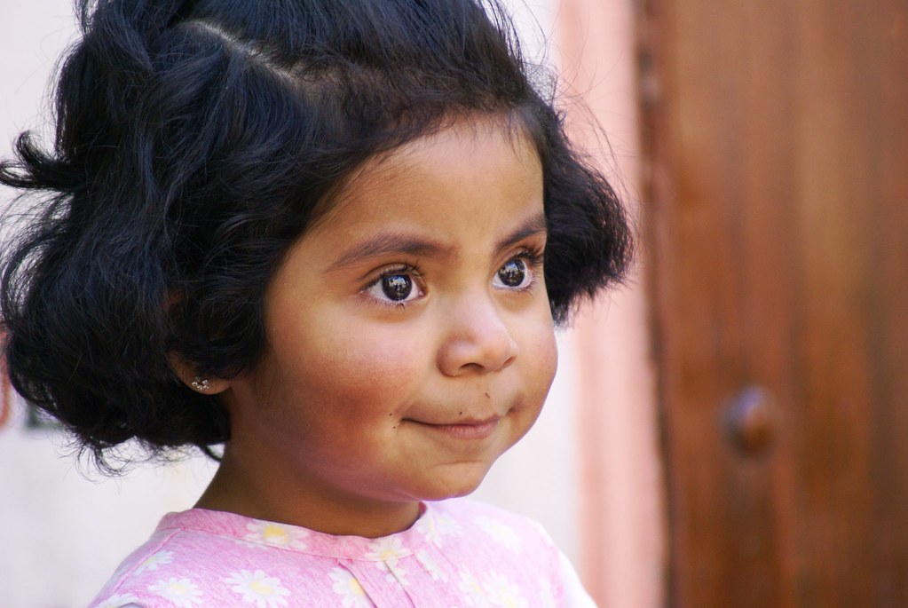 Admiración | La nena está mirando con ojos de admiración a s… | Flickr