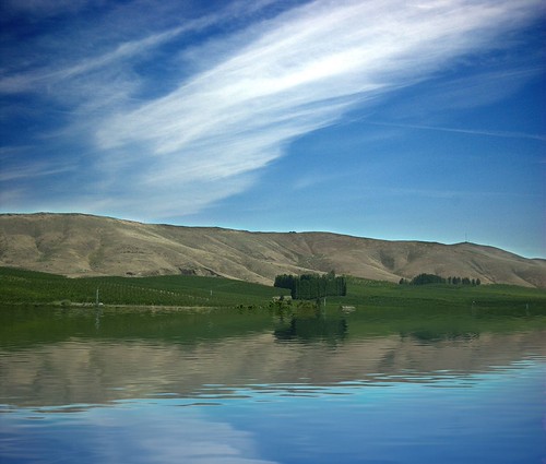 Central Reflection by Jës