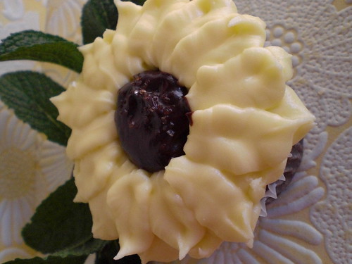 LEADS Sunflower Cupcakes | by minhnieme28