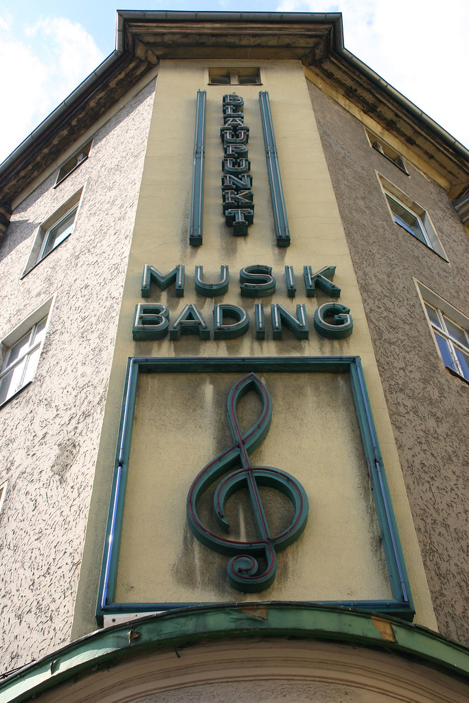 Bading Lettering Blaupunkt Musik Bading | Neon lettering at Musik-Bading, lon⦠| Flickr