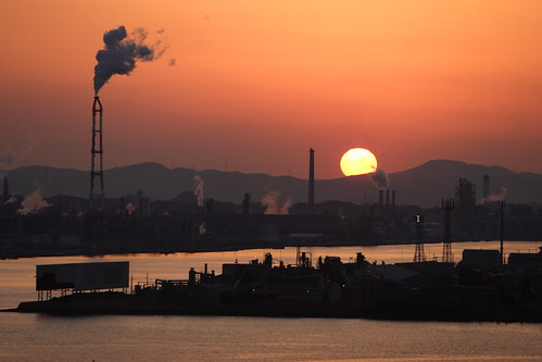 city sunset shadow chimney sky japan geotagged bay blog factory smoke 日本 fukuoka kitakyushu 福岡 福岡県 北九州 dokai mrhayata geo:lat=338924292 geo:lon=1307968861
