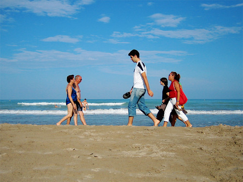 People Walking | cocolima | Flickr