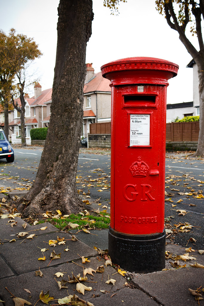 Box post. Postbox Великобритании. Почтовый ящик Лондон. Почтовые ящики в Великобритании. Красные почтовые ящики Великобритании.