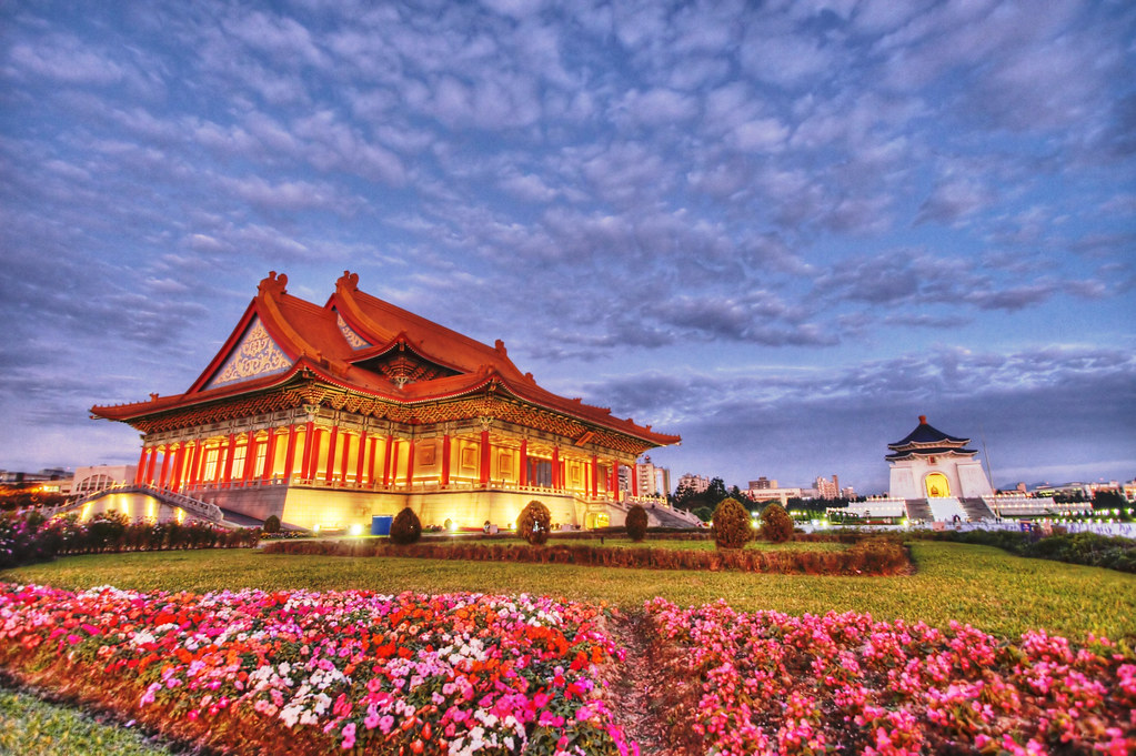The National Concert Hall and CKS Memorial Hall in Taipei, Taiwan 國家音樂廳與中正紀念堂 (HDR)