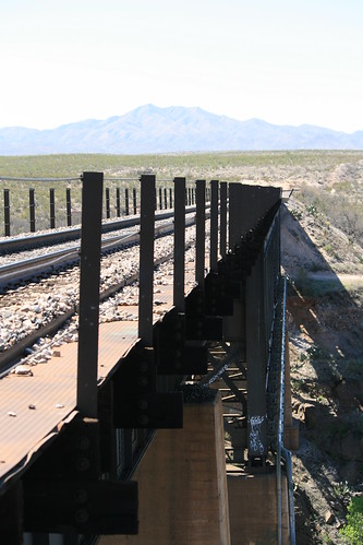 railroad bridge arizona cactus up creek train desert eisenbahn railway az rivière sp pont unionpacific arid cienega chemindefer cienegacreek sunsetroute cienga ciengacreek