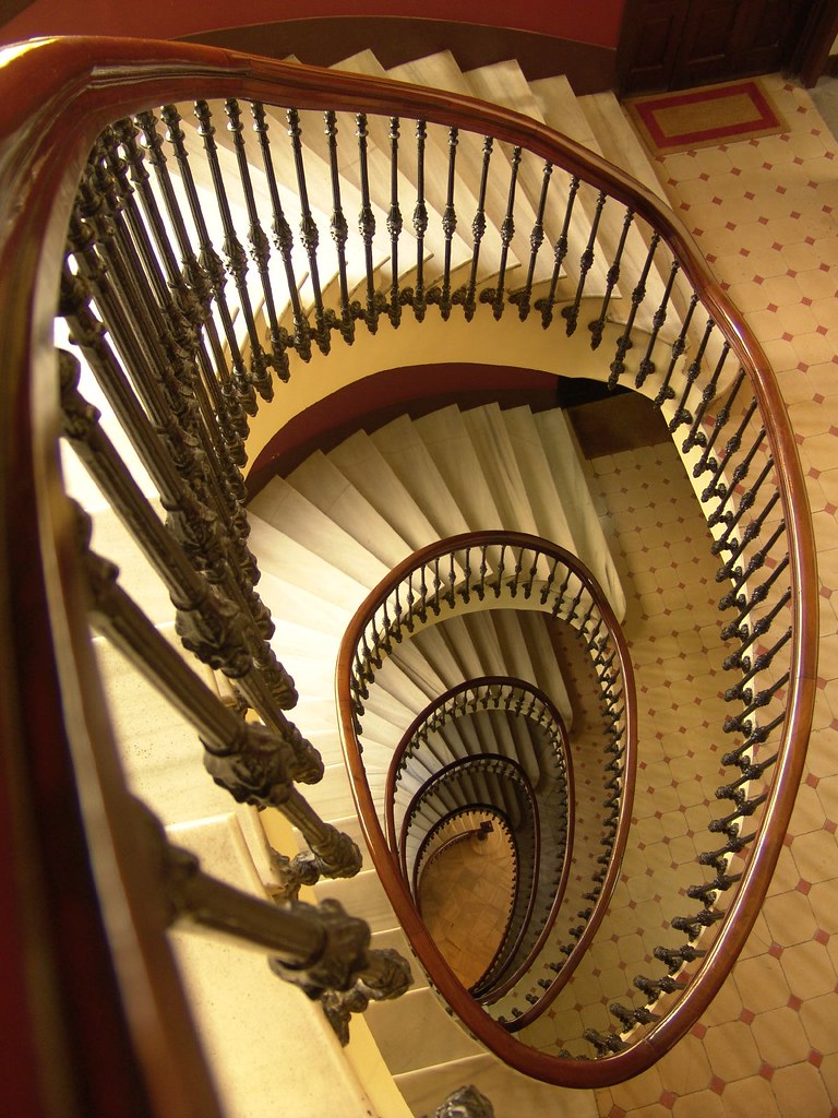Swirl staircase