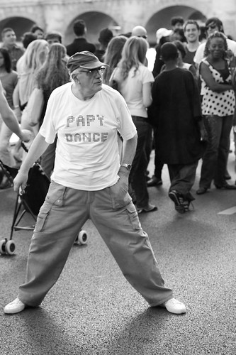 Papy Dance by Thomas Claveirole