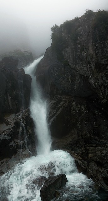 d0705p02k | Rein da Sumvitg - Wasserfall Frontscha (Panoramabild). Graubünden, 20.08.2007 » größere Version (im eigenen Fenster)