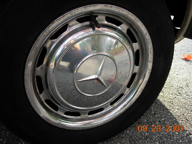 1982 Mercedes Benz hubcap