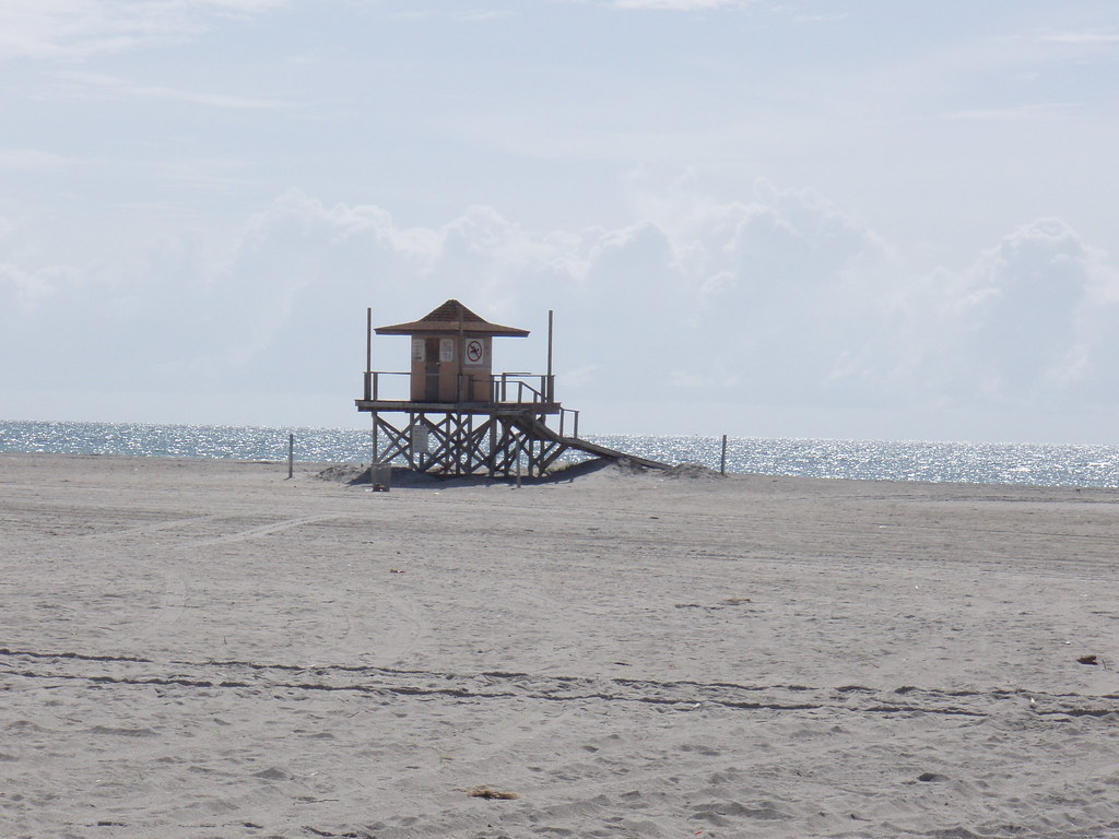 crandon park lifeguard station