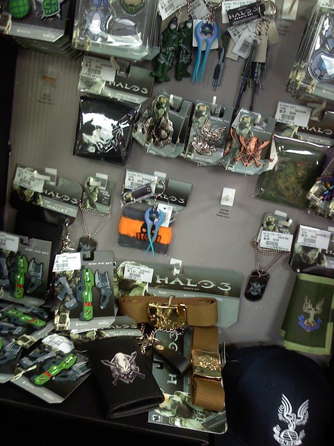 Halo 3 merchandise (pins, buttons, magnets, stickers)